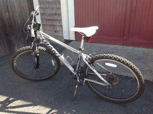 Mountain Bike, Giant "Boulder", 26" wheel