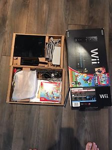 NINTENDO WII SYSTEM WITH NEW SUPER MARIO BROS BOXED COMPLETE