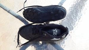 Reasonably-Priced CHILD's SOCCER SHOES - Size 5