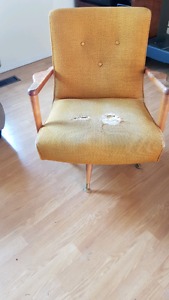 Retro yellow Chair