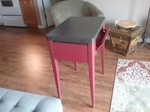 SEWING MACHINE TABLE/DESK