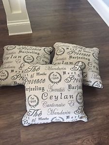 Set of 3 pillows