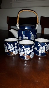 Tea pot and 3 cups