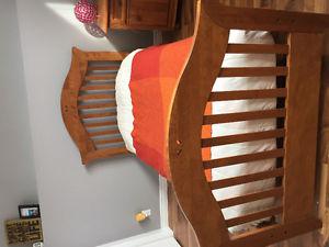 Twin bed, matress included