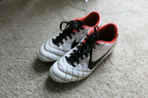 Youth White Nike Tiempo Soccer Cleats - Size 5.5