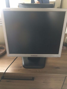 perfect monitor samsung brand for sale only 15 cad