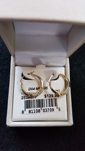 10k Gold hoop ear rings Brand New with Box