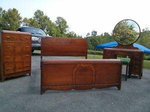 *6-PIECE ANTIQUE BEDROOM SET*