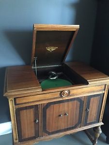 Antique wood Victrola record Player