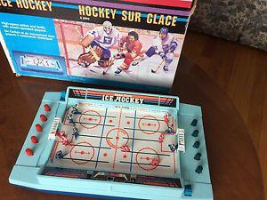 Battery-operated ICE HOCKEY