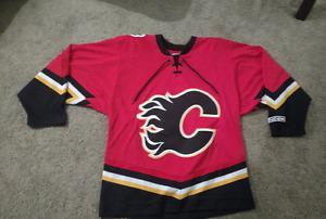 Calgary Flames  Jersey Mens Medium Jersey 55 obo