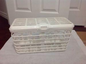 Dish washing cubby for small lids and parts