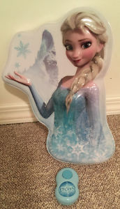 Disney's Frozen Wall Friends Elsa Kit