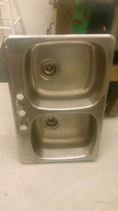 Double sink in good condition