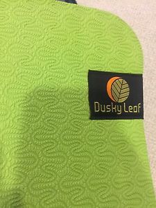 Dusky leaf textured reversible yoga mat