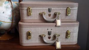 Excellent condition matching vintage luggage