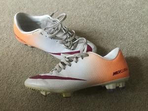 LIKE NEW! JUNIOR NIKE MERCURIAL OUTDOOR SOCCER CLEATS