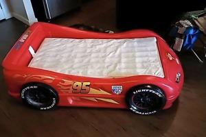 Lightning McQueen Cars toddler bed with Matress