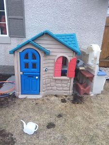 Lil Tykes playhouse
