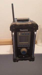 Makita jobsite radio