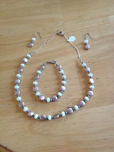 Pretty necklace, bracelet and matching earrings