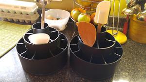 Rotating utensil holder