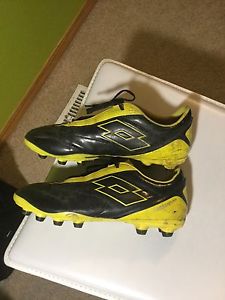 Selling Lotto Soccer Cleats