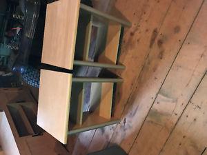Set of 2 end tables