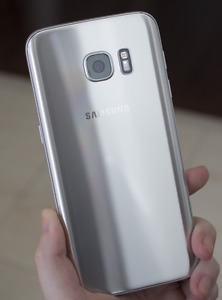 Silver Samsung S7 Edge