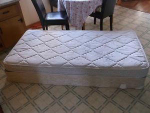 Single mattress and box spring/ can deliver