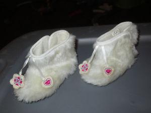 Size 6-12 fluffy boots Free with purchase from my other ads