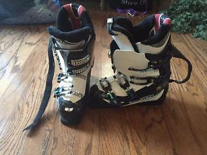 Solomon ski boots