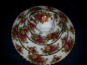Wanted: Royal Doulton Old Country Roses 5 pc set