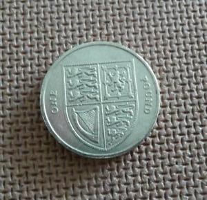 1 pound  UK coin - new design - Shield of the Royal Arms