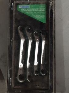 4 piece Offset Ratcheting Wrench Set