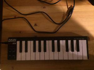Akai Professional LPK25 MIDI Keyboard