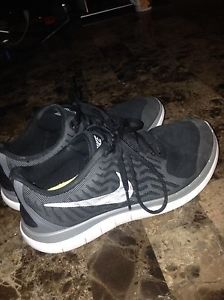 Black Nike Free Runners 70$