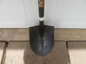 STRONG RUGGED QUALITY EARTH SHOVEL...