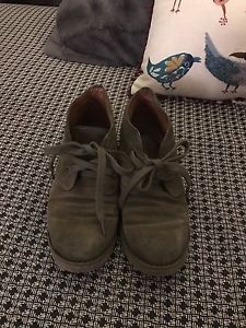 Size 7 suede shoes