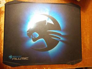 Solid gaming Aluminum Mouse Pad with Non-slip Rubber Base