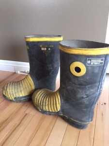VIKING Steel Toed Muck Boots