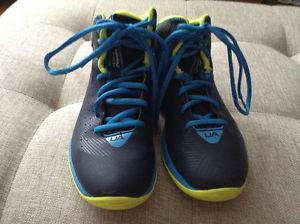 Youth basketball shoes size 4.5