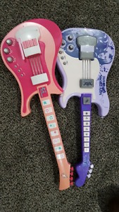 2 play guitars