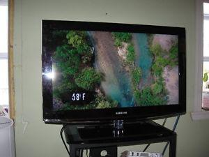 32" Samsung LCD, Flat screen TV with Stand
