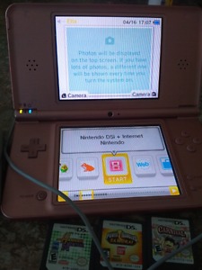 DSI XL with 3 games - Excellent condition.