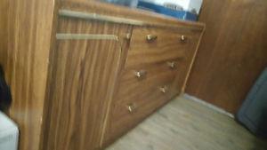 Dresser with 3 drawers and 2 side cupboards