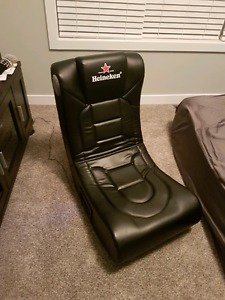 Gaming chair with speakers built in!!