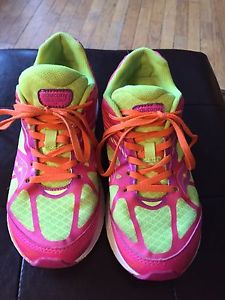Girls Saucony Sneakers Size 4