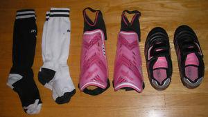 Girl's Size 2 Soccer Cleats,Shin Guards & 2 Pr. Socks Nearly
