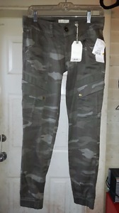 Jolt camo capris